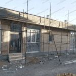 Вид на одноэтажное офисное здание в Керманшахе