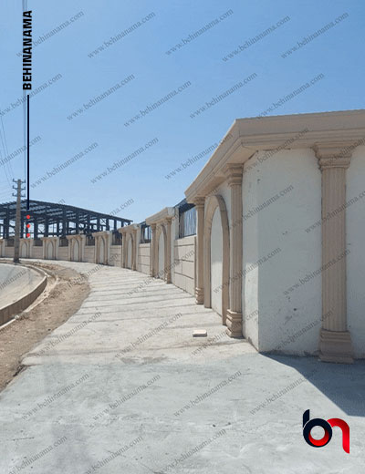 نمای دیوار حیاط کلاسیک کارخانه در قم